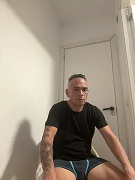 Snapshot of mateocali25 chatting on 07-23-26, 02:35 mateocali25 online show from 07-23-26, 02:35