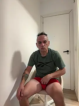 Snapshot of mateocali25 chatting on 06-18-26, 02:33 mateocali25 online show from 06-18-26, 02:33