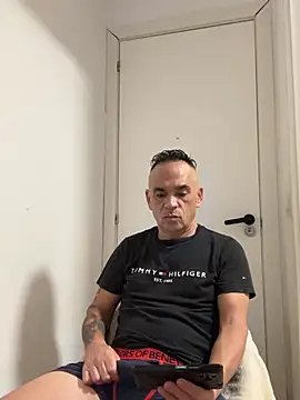 Snapshot of mateocali25 chatting on 07-17-26, 02:25 mateocali25 online show from 07-17-26, 02:25