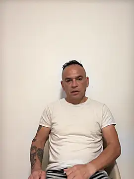 Snapshot of mateocali25 chatting on 05-23-26, 11:53 mateocali25 online show from 05-23-26, 11:53