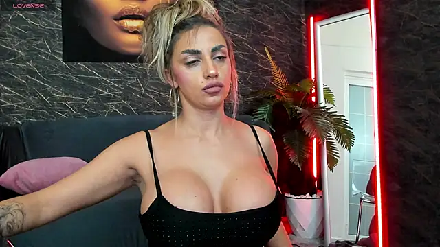 IzabelaTessa online show from 12-05-25, 08:17