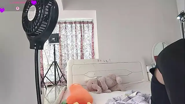 Snapshot of BlushDoll chatting on 05-20-26, 06:54 BlushDoll online show from 05-20-26, 06:54
