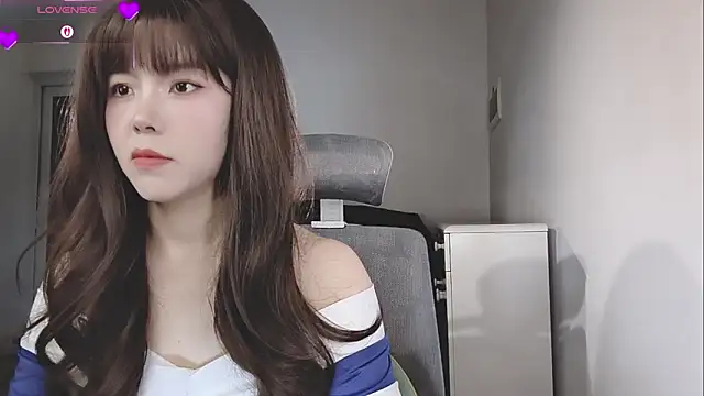 Snapshot of BlushDoll chatting on 04-23-26, 05:25 BlushDoll online show from 04-23-26, 05:25