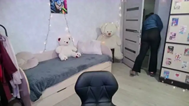 Snapshot of BarbiePieer chatting on 11-19-25, 06:13 BarbiePieer online show from 11-19-25, 06:13