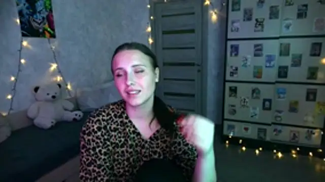 Snapshot of BarbiePieer chatting on 11-23-25, 01:32 BarbiePieer online show from 11-23-25, 01:32