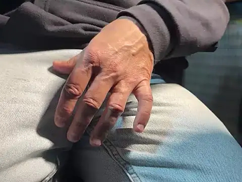 Snapshot of Max_965 chatting on 11-15-25, 06:45 Max 965 online show from 11-15-25, 06:45