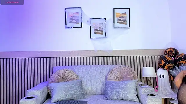 hanna mils online show from 10-22-25, 04:23