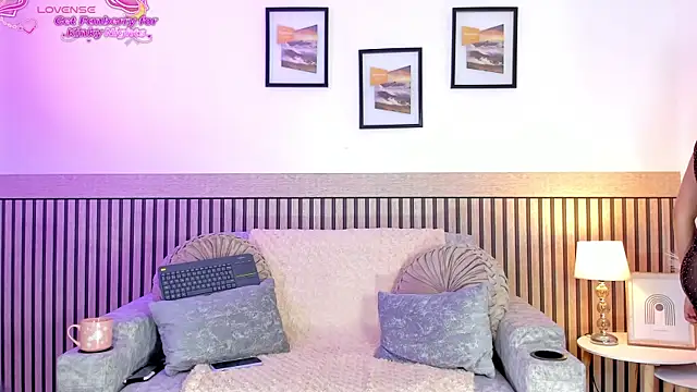 hanna mils online show from 11-14-25, 04:16