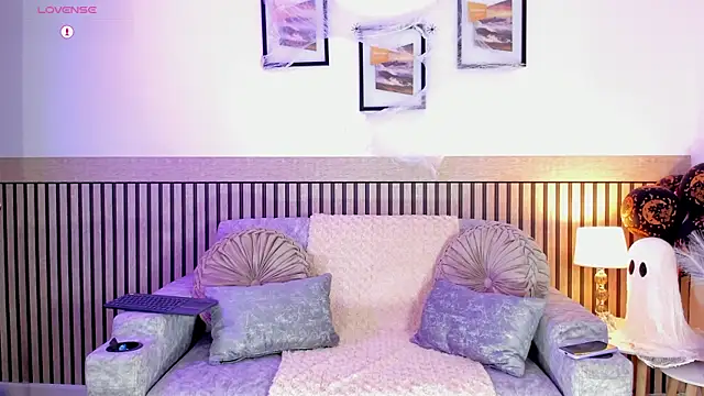 hanna mils online show from 10-31-25, 05:04