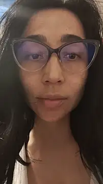 Snapshot of Elowyn chatting on 05-30-26, 01:34 Elowyn online show from 05-30-26, 01:34