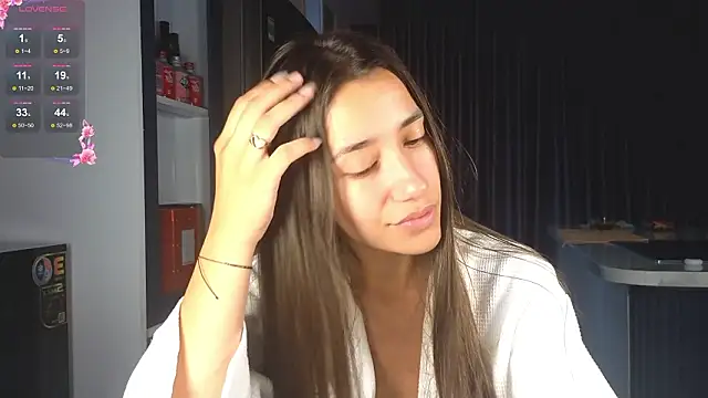 hot ass 18 online show from 02-06-26, 11:23