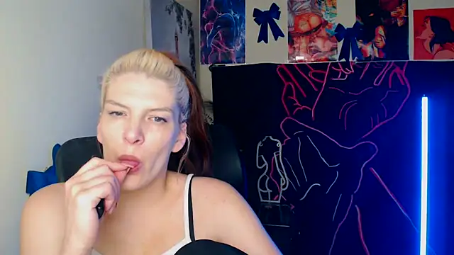 VanessaRey  online show from 04-11-26, 06:00