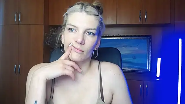 VanessaRey  online show from 06-05-26, 06:40