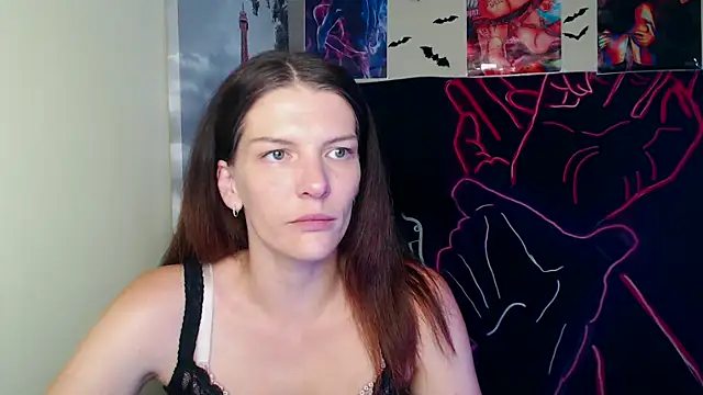 Snapshot of VanessaRey_ chatting on 09-21-25, 06:18 VanessaRey online show from 09-21-25, 06:18