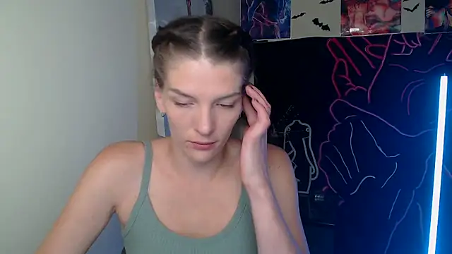 Snapshot of VanessaRey_ chatting on 09-28-25, 06:20 VanessaRey online show from 09-28-25, 06:20
