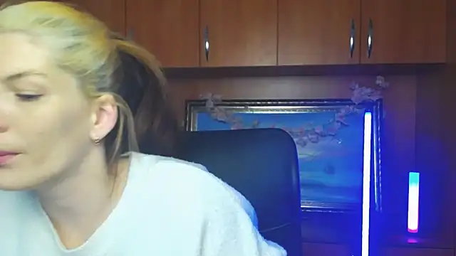 VanessaRey  online show from 04-08-26, 06:59