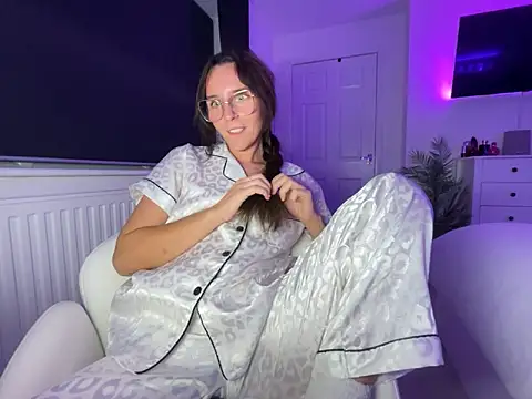 Snapshot of Missalex_xo chatting on 06-14-26, 02:57 Missalex xo online show from 06-14-26, 02:57