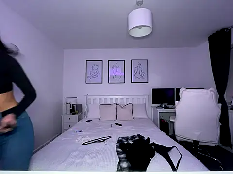 Snapshot of Missalex_xo chatting on 10-17-25, 07:48 Missalex xo online show from 10-17-25, 07:48