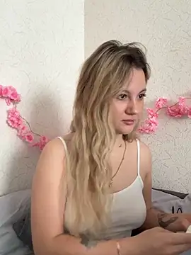 Snapshot of mollygirll chatting on 10-07-25, 08:48 mollygirll online show from 10-07-25, 08:48