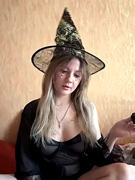 Snapshot of mollygirll chatting on 10-29-25, 11:53 mollygirll online show from 10-29-25, 11:53