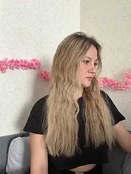 Snapshot of mollygirll chatting on 10-06-25, 08:48 mollygirll online show from 10-06-25, 08:48