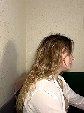 mollygirll online show from 12-18-25, 01:15