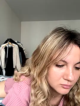 Snapshot of mollygirll chatting on 10-03-25, 09:22 mollygirll online show from 10-03-25, 09:22