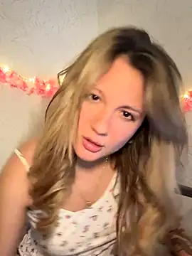 Snapshot of mollygirll chatting on 10-09-25, 04:07 mollygirll online show from 10-09-25, 04:07