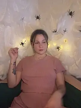 Snapshot of mollygirll chatting on 10-21-25, 06:18 mollygirll online show from 10-21-25, 06:18