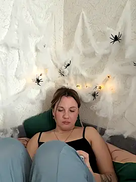 Snapshot of mollygirll chatting on 10-22-25, 09:09 mollygirll online show from 10-22-25, 09:09