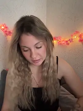 Snapshot of mollygirll chatting on 10-13-25, 09:33 mollygirll online show from 10-13-25, 09:33