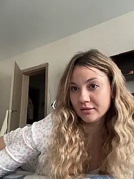 Snapshot of mollygirll chatting on 10-02-25, 08:29 mollygirll online show from 10-02-25, 08:29