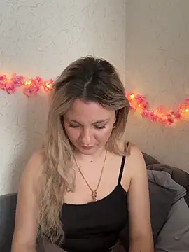 Snapshot of mollygirll chatting on 10-14-25, 09:32 mollygirll online show from 10-14-25, 09:32