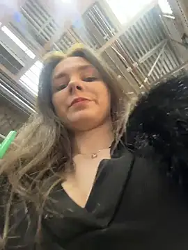 MilaBee online show from 03-08-26, 07:11