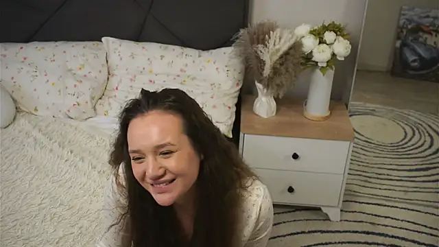 Snapshot of LynnaCurvin chatting on 03-22-25, 01:30 LynnaCurvin online show from 03-22-25, 01:30