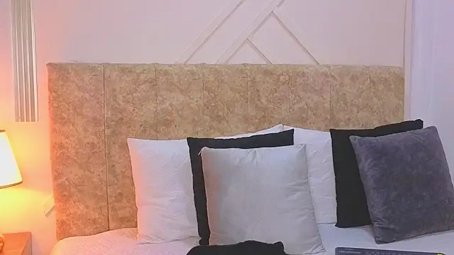 Snapshot of angelinarouse_ chatting on 02-10-26, 03:38 angelinarouse online show from 02-10-26, 03:38