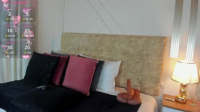 angelinarouse  online show from 10-31-25, 11:33