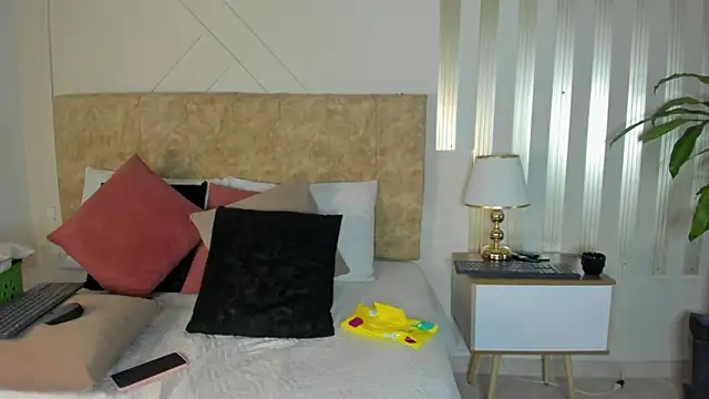 angelinarouse  online show from 10-21-25, 02:44