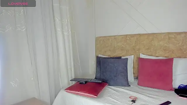 angelinarouse  online show from 10-07-25, 02:45