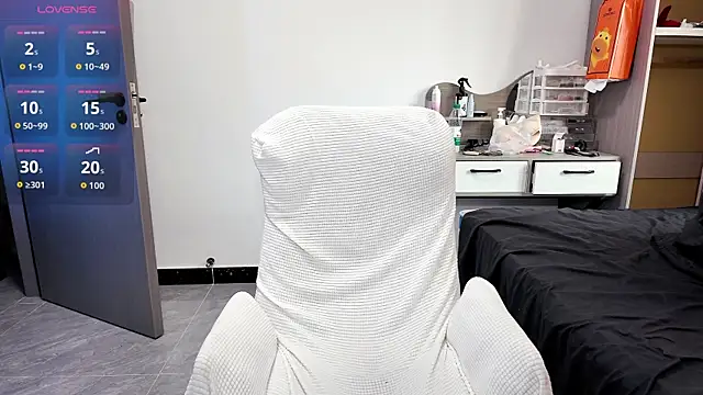 Snapshot of Rainbow-sweet chatting on 04-14-26, 08:41 Rainbow-sweet online show from 04-14-26, 08:41