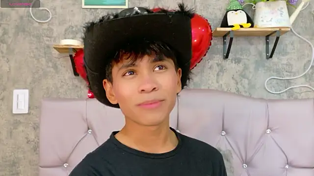 Snapshot of Ethan_Westt chatting on 02-17-26, 08:17 Ethan Westt online show from 02-17-26, 08:17