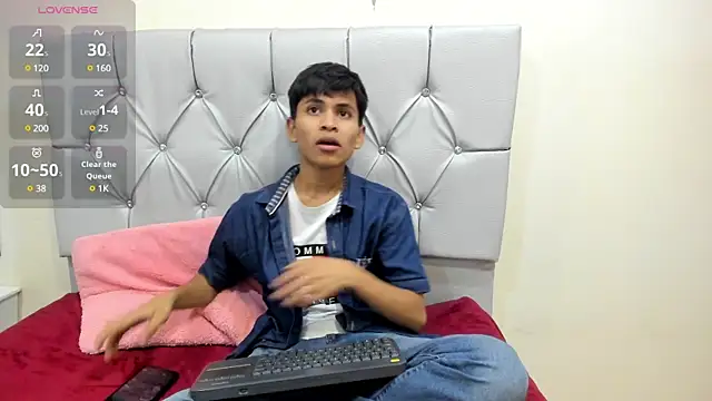 Snapshot of Ethan_Westt chatting on 03-18-25, 08:59 Ethan Westt online show from 03-18-25, 08:59