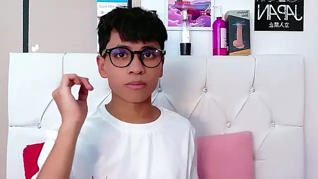 Snapshot of Ethan_Westt chatting on 02-03-26, 08:25 Ethan Westt online show from 02-03-26, 08:25