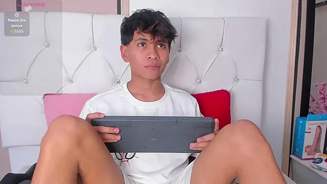 Ethan Westt online show from 04-10-26, 08:49