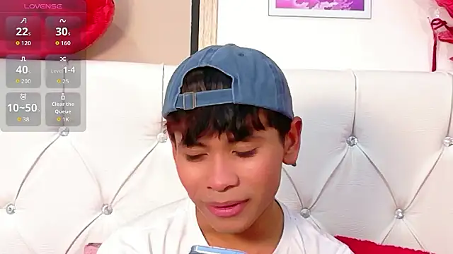 Snapshot of Ethan_Westt chatting on 02-19-26, 08:28 Ethan Westt online show from 02-19-26, 08:28