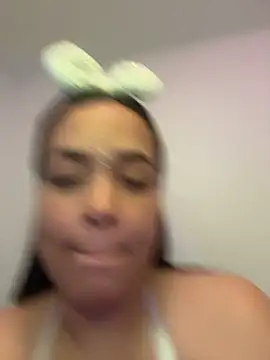 Deepika padukoneNisha online show from 10-24-25, 04:06