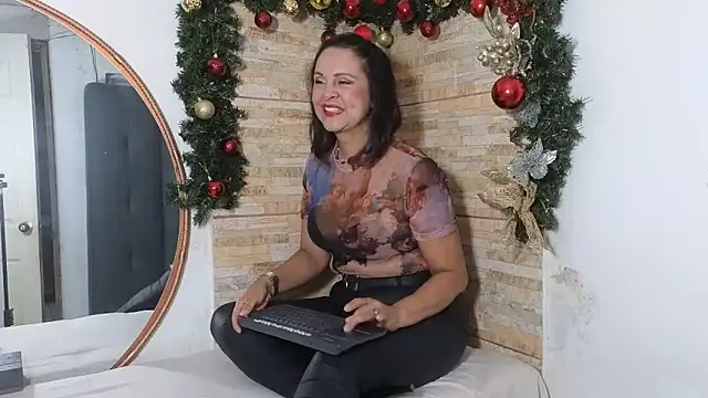 Amadamilf1980 online show from 12-05-25, 08:50