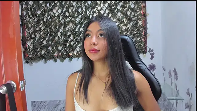 Snapshot of Sarahbrowm_ chatting on 10-03-25, 05:25 Sarahbrowm online show from 10-03-25, 05:25
