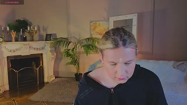 Snapshot of Jes_Solar chatting on 10-11-25, 11:44 Jes Solar online show from 10-11-25, 11:44