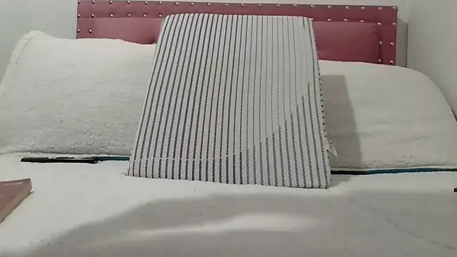 Valeriana00 online show from 10-01-25, 07:40